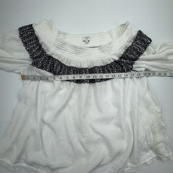 Crown & Ivy Women’s Large White Embroidered Peasant Boho Blouse Top L - Picture 6 of 10